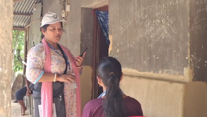 ধলাই জেলার বিভিন্ন স্থানে এই গণনার কাজে নিযুক্ত মহিলা গণনা কর্মীরা উৎসাহের সাথে নিজেদের দায়িত্ব পালন করে চলেছেন