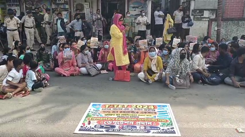 শিক্ষা ভবনের সামনে ফের টেট উত্তীর্ণ বেকার যুবক-যুবতীদের বিক্ষোভ, পুলিশের সঙ্গে ধস্তাধস্তি! আহত বেশ কয়েকজন