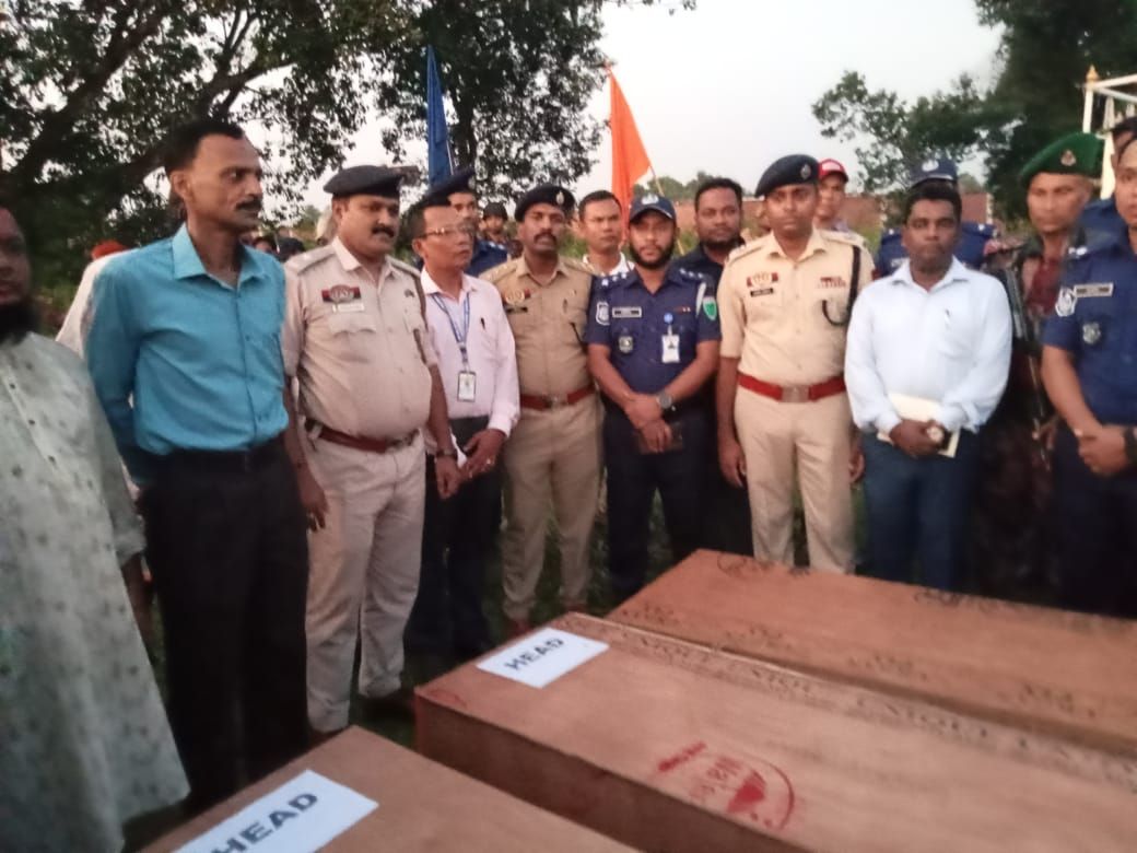   তিন বাংলাদেশী চোরের মৃতদেহ আজ খোয়াই সীমান্ত দিয়ে বিজিবি'র হাতে তুলে দেওয়া হয়েছে