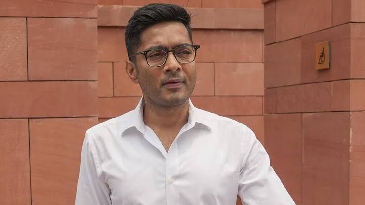 বিদেশে যাওয়ার অনুমতি চেয়ে সুপ্রিম কোর্টে আবেদন অভিষেকের