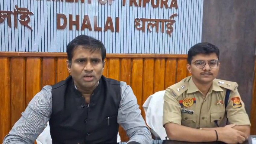 আজ ধলাই জেলা শাসকের কার্যালয়ে এক সাংবাদিক সম্মেলনে মিলিত হলেন ধলাই জেলা শাসক বিবেক এইচ.বি এবং জেলা পুলিশ সুপার রুসিকেশ দেশাই। 