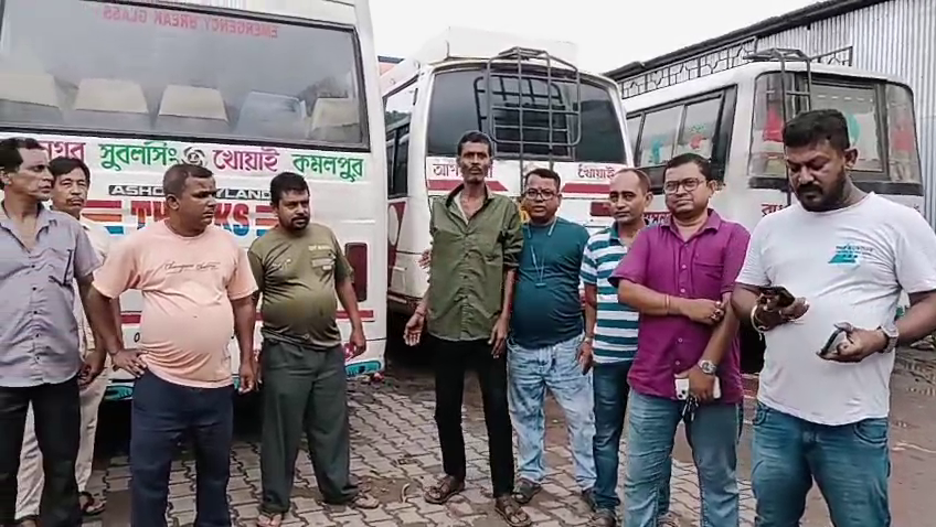 গাড়ি রাখার জায়গা নেই রাধানগর বাসস্ট্যান্ডে, ক্ষুব্ধ গড়ির মালিক ও মোটর শ্রমিকরা