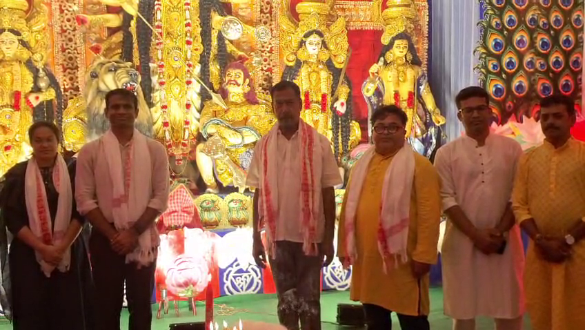 আজ মহা ষষ্ঠী গতকাল মহা পঞ্চমীর সন্ধ্যাতেই ধলাই জেলার বেশ কিছু বড় বাজেটের পুজো মণ্ডপের দ্বার উদঘাটন হয়। 