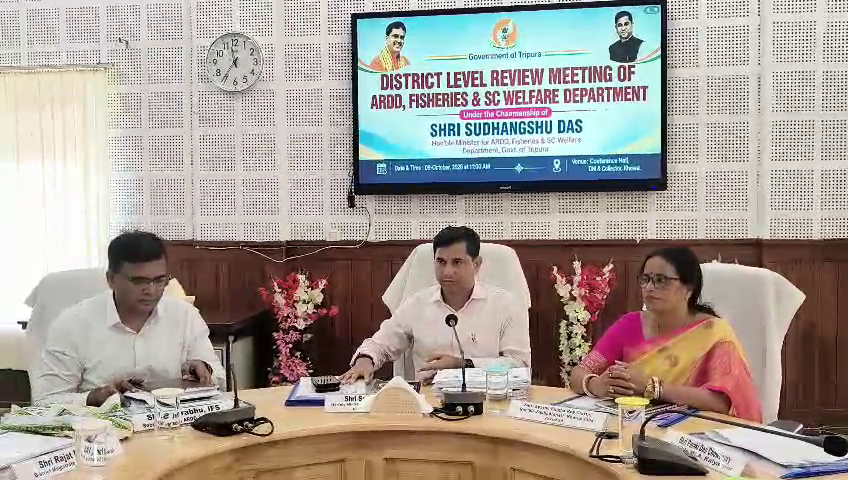 খোয়াইয়ে তিন দপ্তরের কাজকর্ম নিয়ে পর্যালোচনা বৈঠক