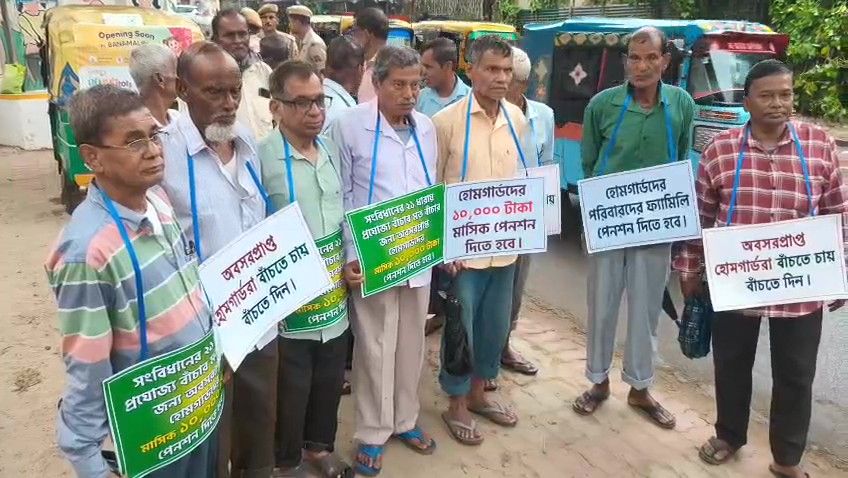 পেনশন বৃদ্ধিসহ তিন দফা দাবিতে ডিজি'র নিকট  ডেপুটেশন প্রদান  অবসরপ্রাপ্ত হোমগার্ডদের