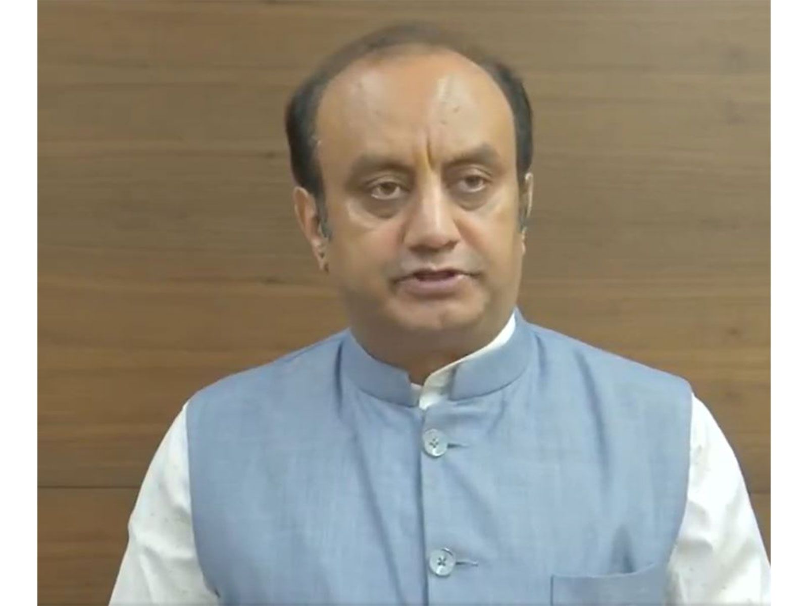 গান্ধী পরিবার নিজেদের দেশের ঊর্ধ্বে মনে করে : সুধাংশু ত্রিবেদী