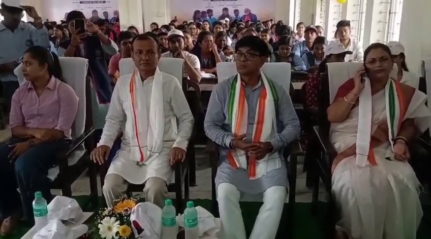  প্রধানমন্ত্রীর নেশা মুক্ত সংকল্প অভিযান উপলক্ষে সখীচরণ স্কুলে আয়োজিত হলো অনুষ্ঠান, নেশা মুক্ত ভারত গড়ায় প্রতিজ্ঞাবদ্ধ হলো যুবসমাজ  