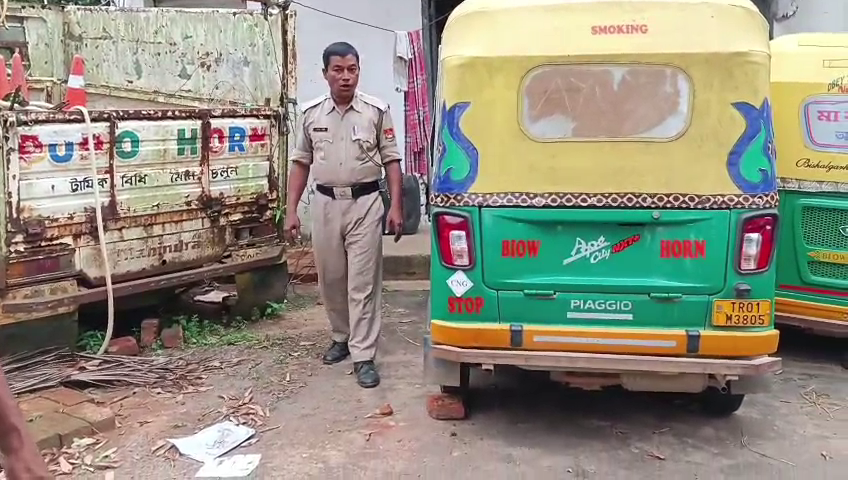 খুমুলুঙ হাসপাতালের সামনে থেকে চুরি যাওয়া অটো বিশ্রামগঞ্জ থানায় এলাকায় জঙ্গলে রেখে পালায় চোরেরা