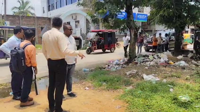 খোয়াই শহরে যত্রতত্র আবর্জনা ফেলা রুখতে কড়া মহকুমা শাসক, আইন অমান্য করলে আইনি পদক্ষেপের হুঁশিয়ারি