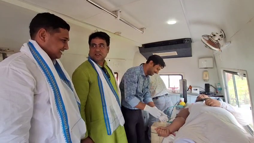 প্রত্যন্ত কুর্তিতে রক্তদানের জোয়ার, কুর্তি ইয়ুথ ক্লাবের উদ্যোগে মেগা রক্তদান শিবির