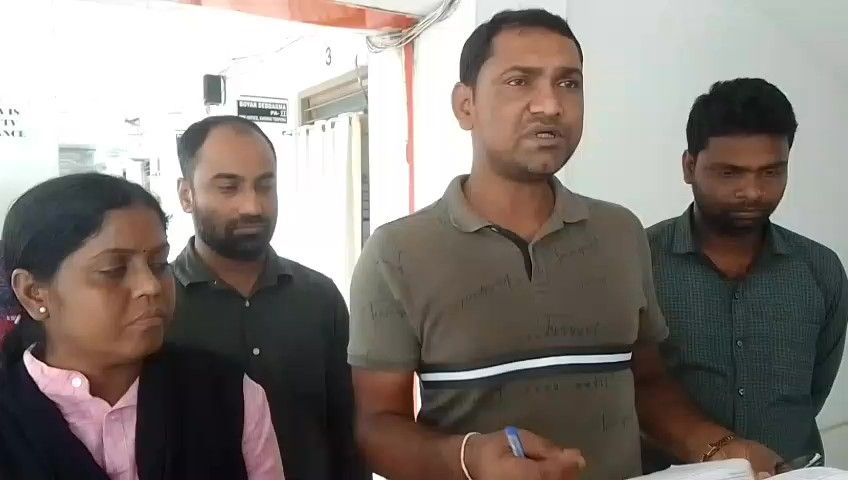 পরিবহন সমস্যা সমাধানে খোয়াইয়ে এসডিএম-এর কাছে ডিওয়াইএফআই-এর ডেপুটেশন