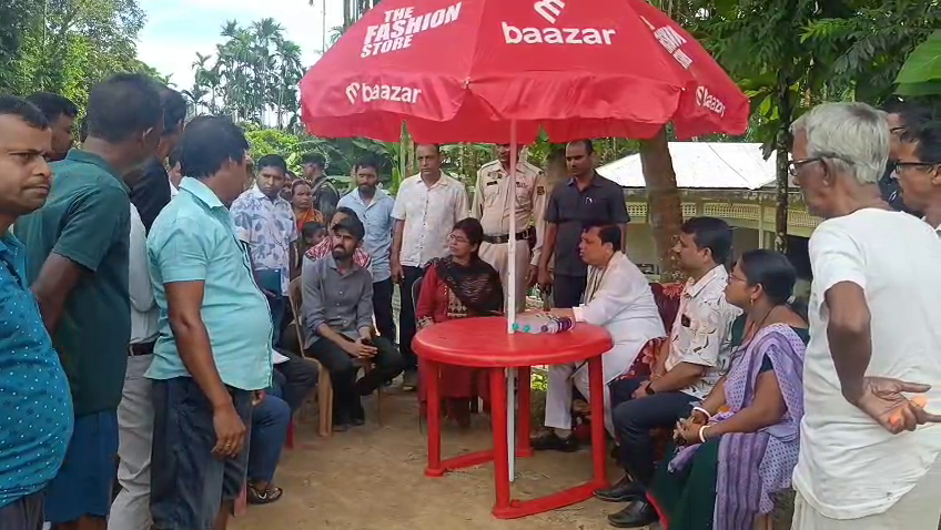 গোলধারপুরে বাঁধ ও পানীয় জল সমস্যা খতিয়ে দেখলেন মন্ত্রী টিংকু রায়