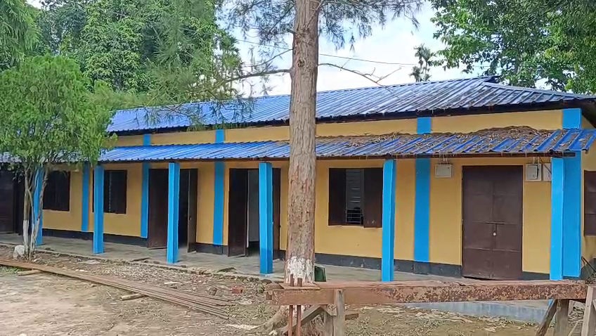 শিক্ষক সংকটে ভুগছে শিক্ষা প্রতিষ্ঠান