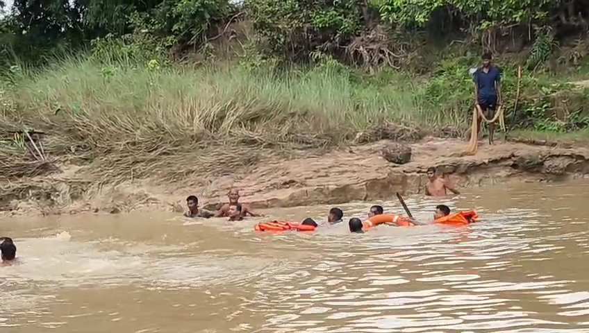 ছড়ার জলে ডুবে মৃত্যু হলো দুই কলেজ পড়ুয়া ছাত্রের