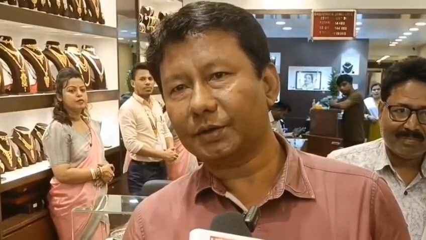 শহরের এক স্বর্ণের দোকানে প্রশাসনিক অভিযান, সিজ করা হল ৩টি ওজন পরিমাপ যন্ত্র 