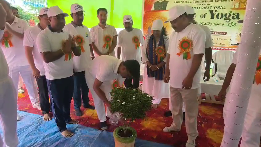 আন্তর্জাতিক যোগ দিবস উপলক্ষে তেলিয়ামুড়ায় বর্ণাঢ্য কর্মসূচি, যোগ প্রদর্শনী