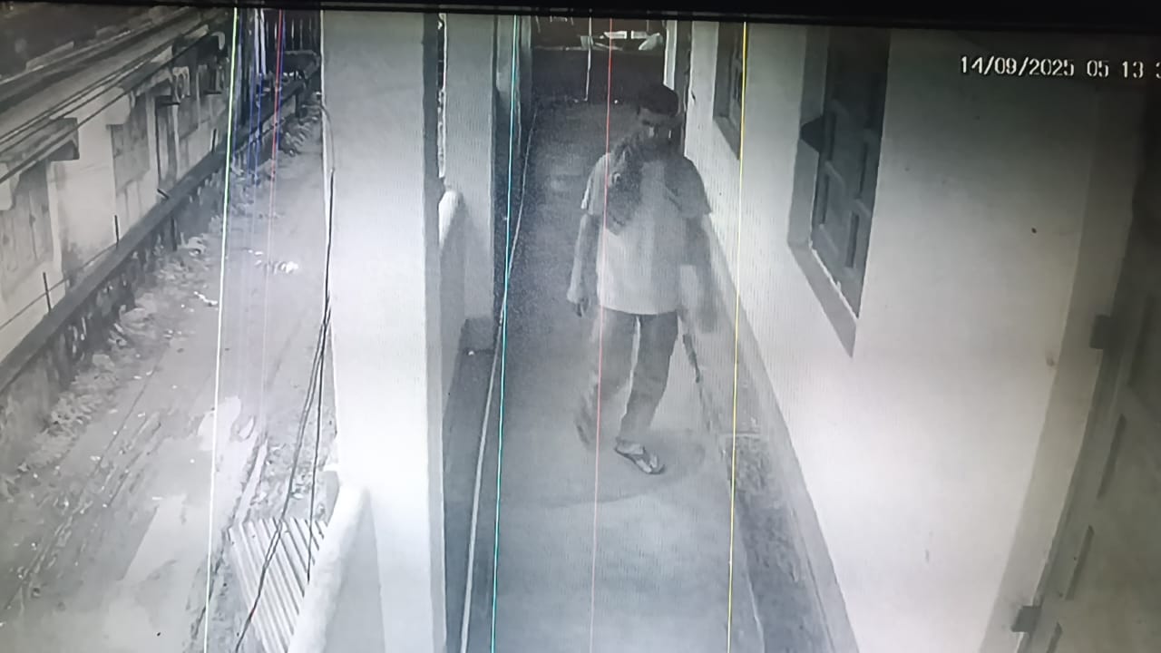  কৈলাসহর কোর্টের পাশে থাকা তাজ হোটেলের দ্বীতিয় তলার বারান্দায় ঘঠে গেলো এক নেক্কারজনক ঘটনা