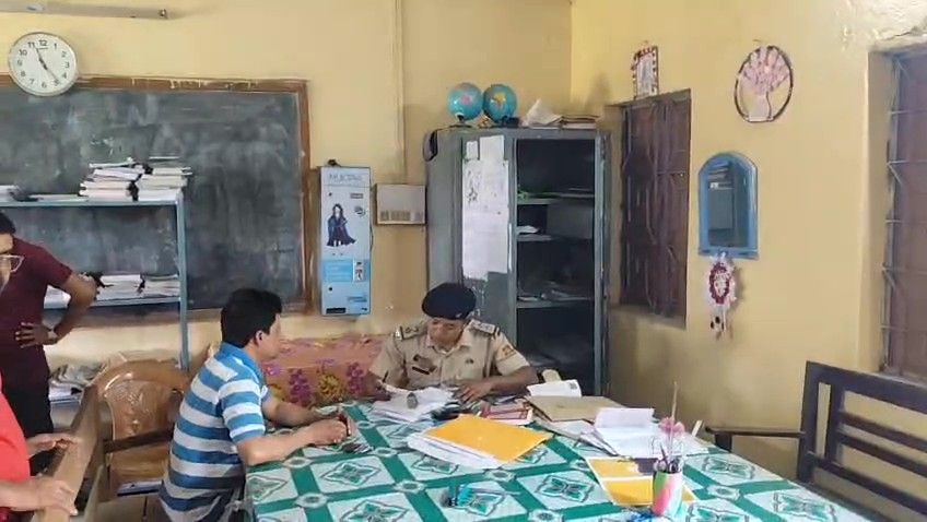 খোয়াইয়ে স্কুলের গ্রিল ভেঙে দুঃসাহসিক চুরি,গায়েব ভর্তির ৩০ হাজার টাকা 