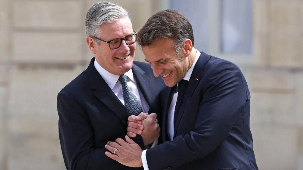 হরমুজ প্রণালি খোলার লক্ষ্যে প্যারিস সম্মেলনে পৌঁছালেন ব্রিটিশ প্রধানমন্ত্রী