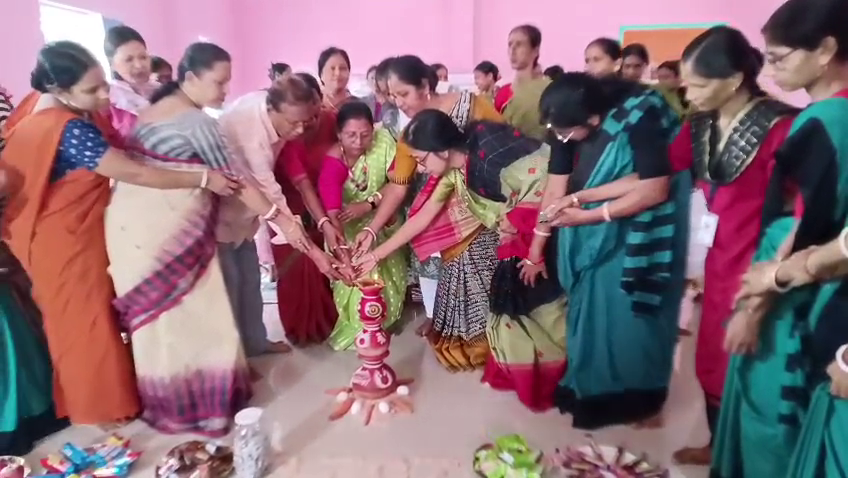 মহিলা মোর্চার উদ্যোগে অঙ্গনওয়াড়ি ও আশা কর্মীরা সংবর্ধিত