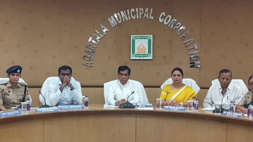  শহরে পূজোর সংখ্যা বৃদ্ধি পাবে,/ বাড়বে মায়ের গমনে অংশগ্রহণকারী ক্লাবের সংখ্যাও প্রশাসনের প্রস্তুতি বৈঠক শেষে জানালেন মেয়র 