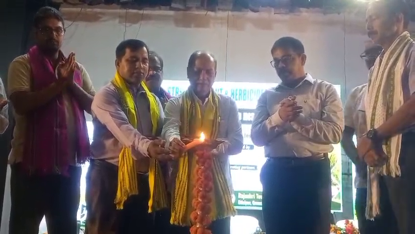 “স্ট্রেস টলারেন্ট ও হার্বিসাইড টলারেন্ট রাইস” বিষয়ক প্রশিক্ষণ ও বীজ বিতরণ কর্মসূচি