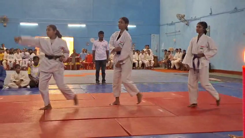 ত্রিপুরা সরকারের যুব বিষয়ক ও ক্রীড়া দপ্তরের উদ্যোগে ধলাই জেলা স্তরের কুরাশ ও কারাটে স্কুল ক্রীড়া প্রতিযোগিতা