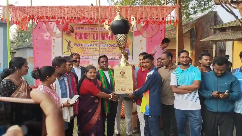 কমলপুর মহকুমার ছোট সুরমা স্কুল মাঠে আজ হয় ক্রিকেট টুর্নামেন্টের জমজমাট ফাইনাল খেলা।