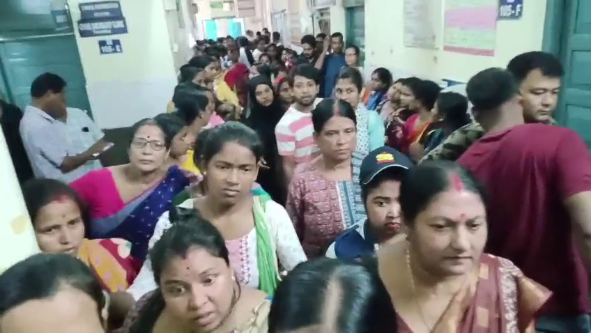  প্রাইভেট প্র্যাকটিস বন্ধের জের, জিবি হাসপাতালের বহির্বিভাগ রোগীর ভিড়ে জনারন্যের রূপ ধারণ করল 