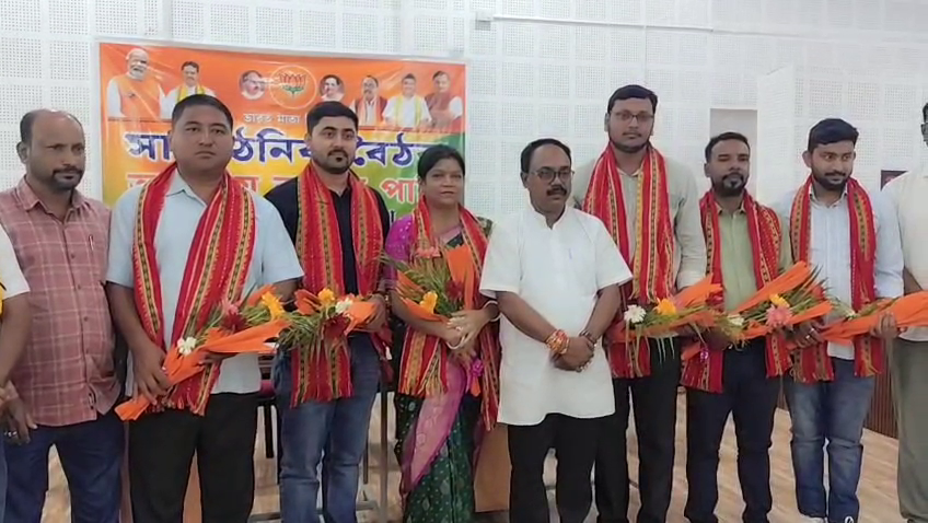 নবনিযুক্ত সাত জন মোর্চার সভাপতিদের বরণ কারা হয় 