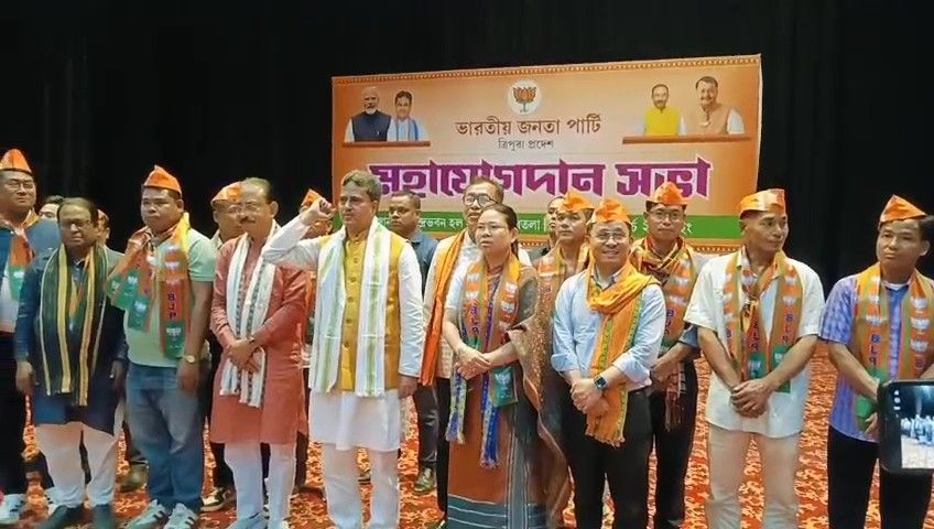 রাজধানীর রবীন্দ্র শতবার্ষিকী ভবনে অনুষ্ঠিত হলো বিজেপির মহা যোগদান সভা