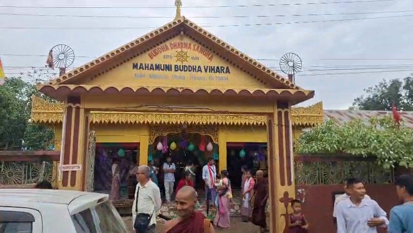 কুলাই হরিনমারা এলাকার মহামুনি বুদ্ধ বিহারে পালিত হলো ২৫৭০তম বুদ্ধ পূর্ণিমা।