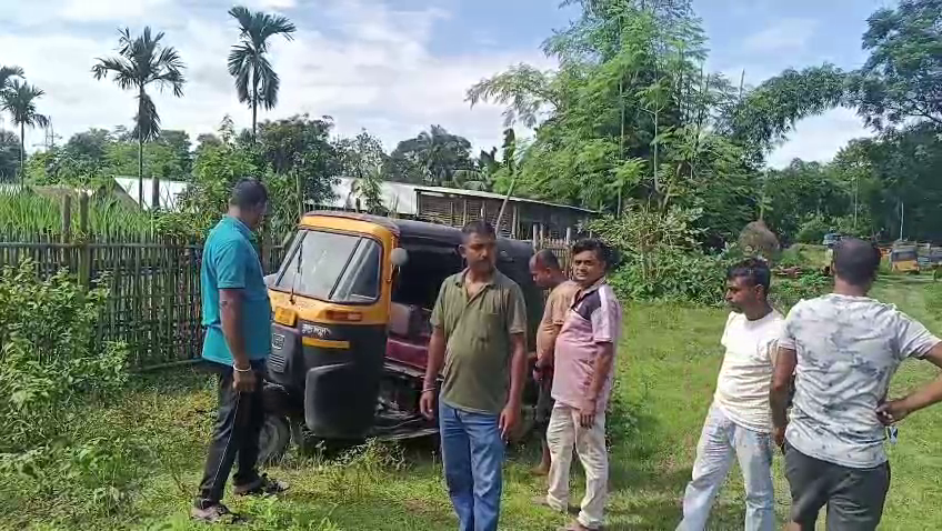 অটো রিক্সা ভাঙচুর, ব্যাটারিসহ বিভিন্ন সামগ্রী চুরি