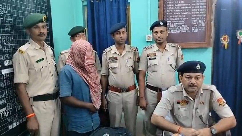 ১২লক্ষ  টাকার ইয়াবা ট্যাবলেট সহ এক নেশা কারবারীকে জালে তুলল বোধজং নগর থানার পুলিশ