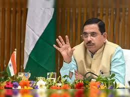 নানা প্রতিকূলতা সত্ত্বেও জ্বালানির দাম অপরিবর্তিত রেখেছে কেন্দ্র : প্রহ্লাদ যোশী