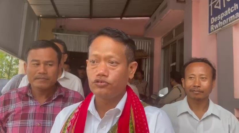 .সিমনা-তমাকারী এবং বোধজংনগর-ওয়াকিনগর কেন্দ্রের সিপি আই এম প্রার্থীদের মনোনয়নপত্র পেশ।