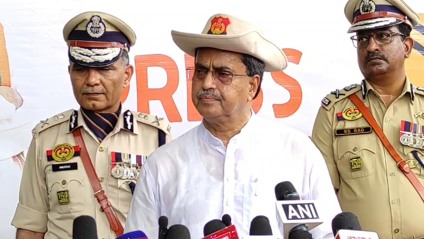 সীমান্তে কাঁটাতারের  বেড়ার অবস্থা খতিয়ে দেখতে কেন্দ্রীয় প্রতিনিধি দল রাজ্য সফরে আসছে-মুখ্যমন্ত্রী 