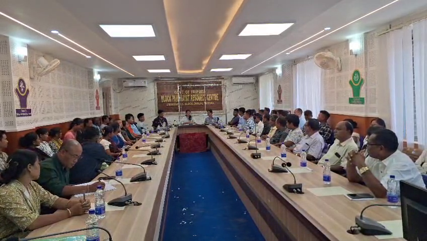 আমবাসা আর.ডি ব্লকে বিভিন্ন রাজনৈতিক দলের প্রতিনিধি, প্রার্থী এবং এজেন্টদের নিয়ে এক গুরুত্বপূর্ণ বৈঠক