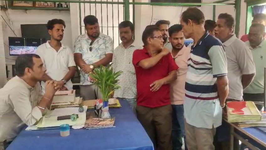 কমলাসাগর কংগ্রেসের যুব নেতা সমীর সরকারের উপর হামলার অভিযোগকে কেন্দ্র করে মধুপুর এলাকায় রাজনৈতিক উত্তেজনা