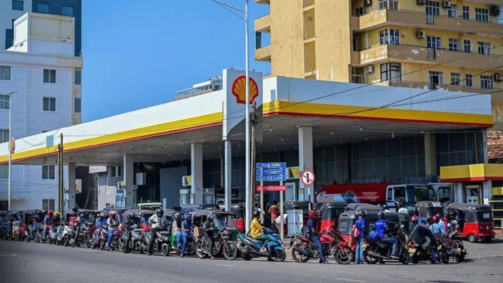 জ্বালানি সংকট মোকাবিলায় যে ঘোষণা দিল শ্রীলঙ্কা