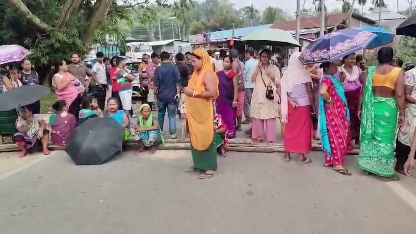 রাস্তা ও সেতু মেরামতের দাবিতে নালীছড়ায় সড়ক অবরোধ, ভোগান্তিতে যাত্রীরা