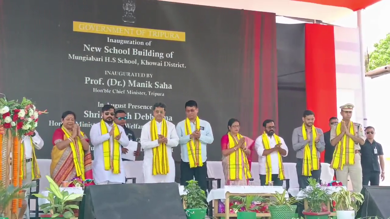 মুখ্যমন্ত্রী প্রফেসর ডঃ মানিক সাহা জীর হাত ধরে শুভ উদ্বোধন পর্ব সম্পন্ন হলো প্রায় পাঁচ কোটি টাকা ব্যয়ে নবনির্মিত অত্যাধুনিক মোটর স্ট্যান্ড