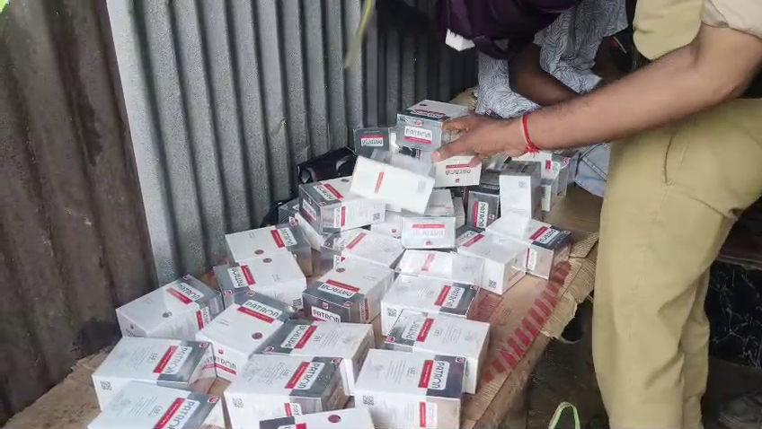 বিপুল পরিমাণ নেশা সামগ্রী সহ আটক এক উত্তর জেলার আনন্দ বাজা‌রে