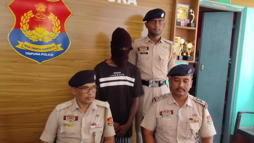 এজিএমসির ছাত্রী নিবাসের ঘটনায় গ্রেপ্তার চোর,উদ্ধার মোবাইল