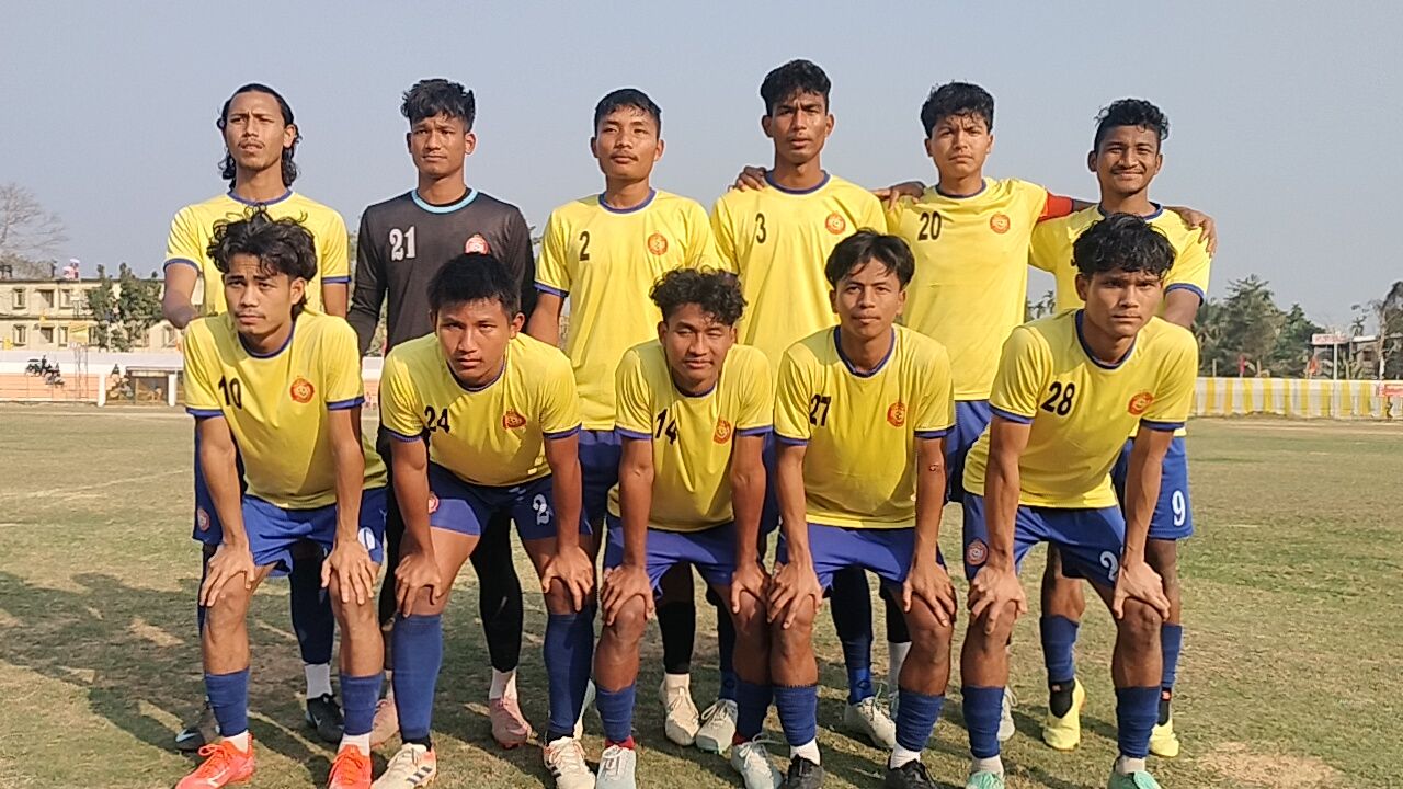 ফুটবল টুর্নামেন্টের দশম দিনের শেষ প্রথম রাউন্ডের ম্যাচে উত্তেজনাপূর্ণ নাটকীয় ঘটনা