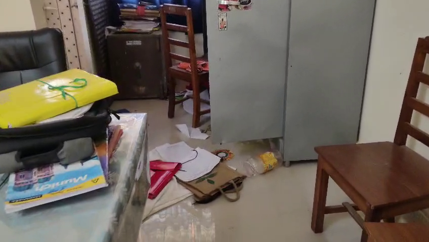 চোরের দল হানা 