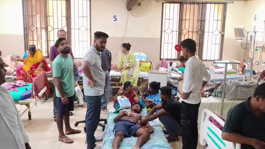  মোহনপুরের তারাপুরে গাড়ির ধাক্কায় গুরুতর আহত ২ স্কুল পড়ুয়া 